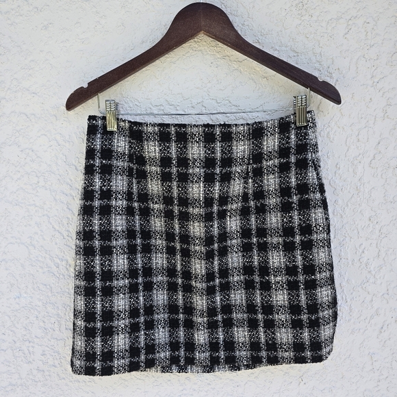 Zara Dresses & Skirts - Zara Black White Tweed Plaid Mini Skirt | Classic Check Pattern